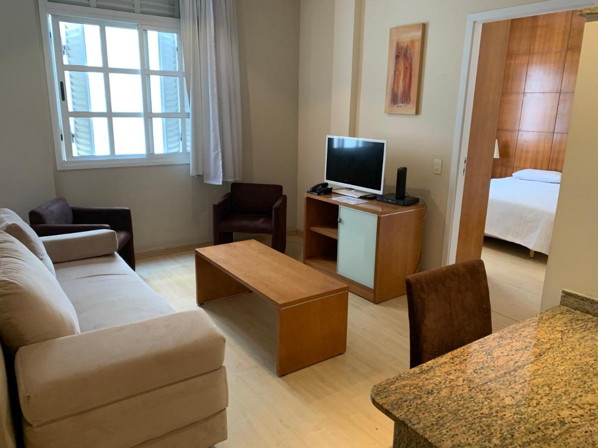 Residencial com serviços 45 metros decorado com sala, suíte e cozinha na quadra da praia de Copacabana Río de Janeiro Exterior foto