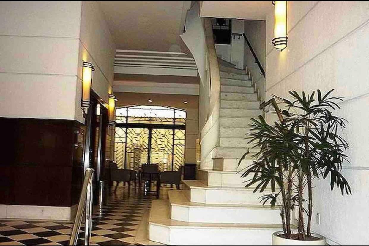 Residencial com serviços 45 metros decorado com sala, suíte e cozinha na quadra da praia de Copacabana Río de Janeiro Exterior foto
