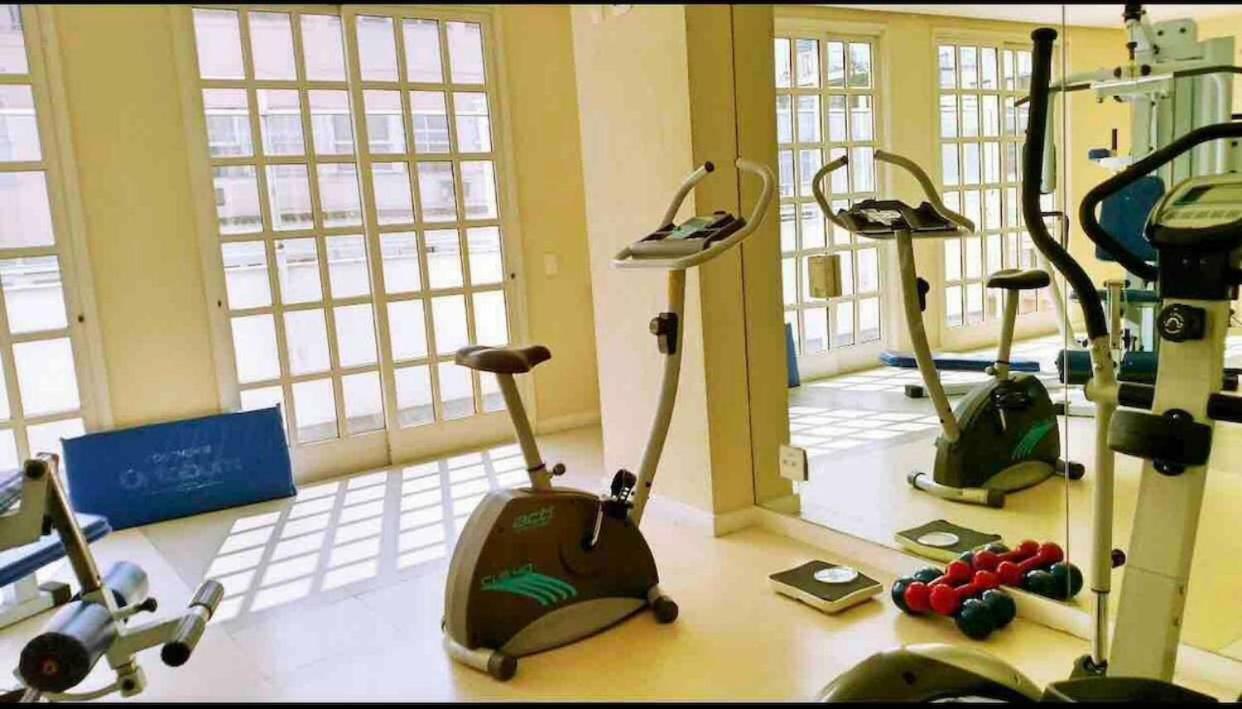 Residencial com serviços 45 metros decorado com sala, suíte e cozinha na quadra da praia de Copacabana Río de Janeiro Exterior foto